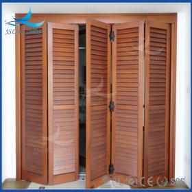 Plissee-Fensterläden aus Holz