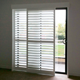 Fensterläden im Plantagenstil