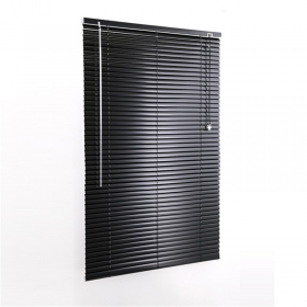 Aluminiumjalousien in Schwarz